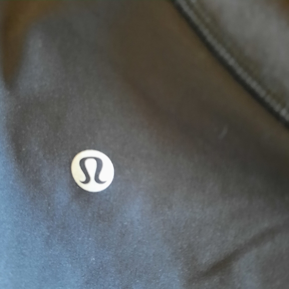 Lululemon track & train black short size "4" - Picture 9 of 14